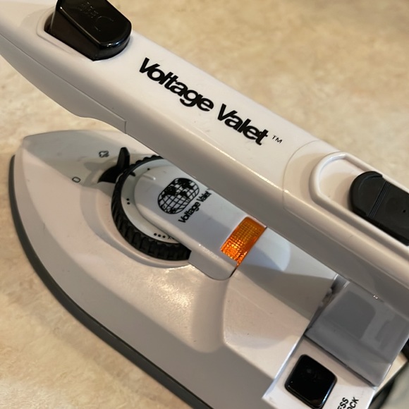 Voltage Valet Travel Iron - Picture 3 of 9